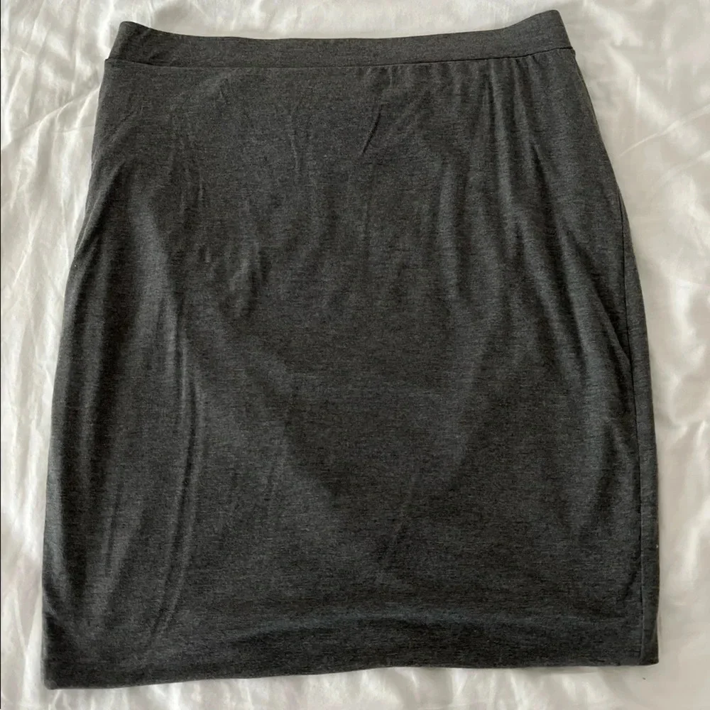 METAPHOR Grey Knee Length Skirt with Ruched Gathered Detail in the front Size L - Picture 6 of 6